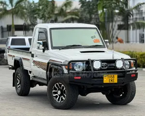 Toyota Land Cruiser 2012 Off white
