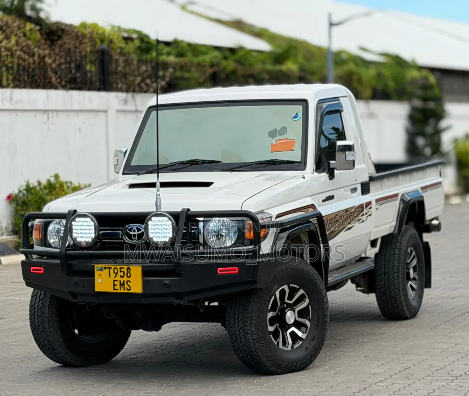 Toyota Land Cruiser 2012 Off white