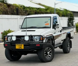 Toyota Land Cruiser 2012 Off white