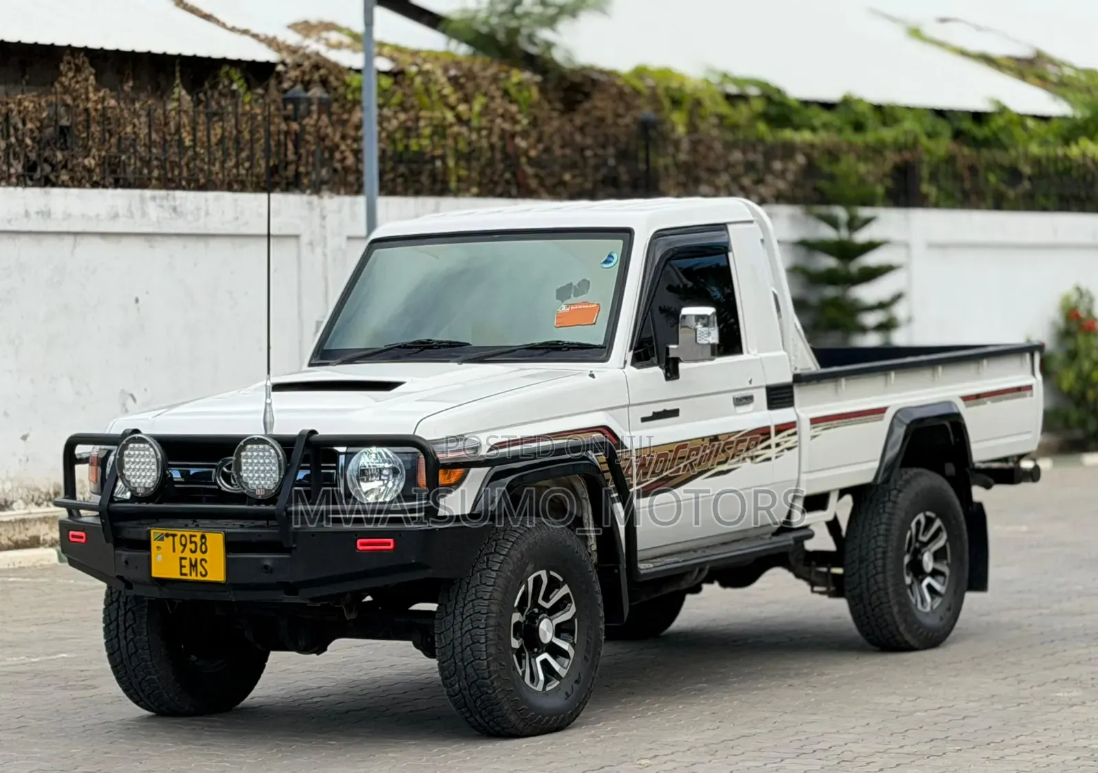 Toyota Land Cruiser 2012 Off white