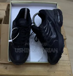 Viatu Hadhi Ya Jiji (City Prestige Sneakers)