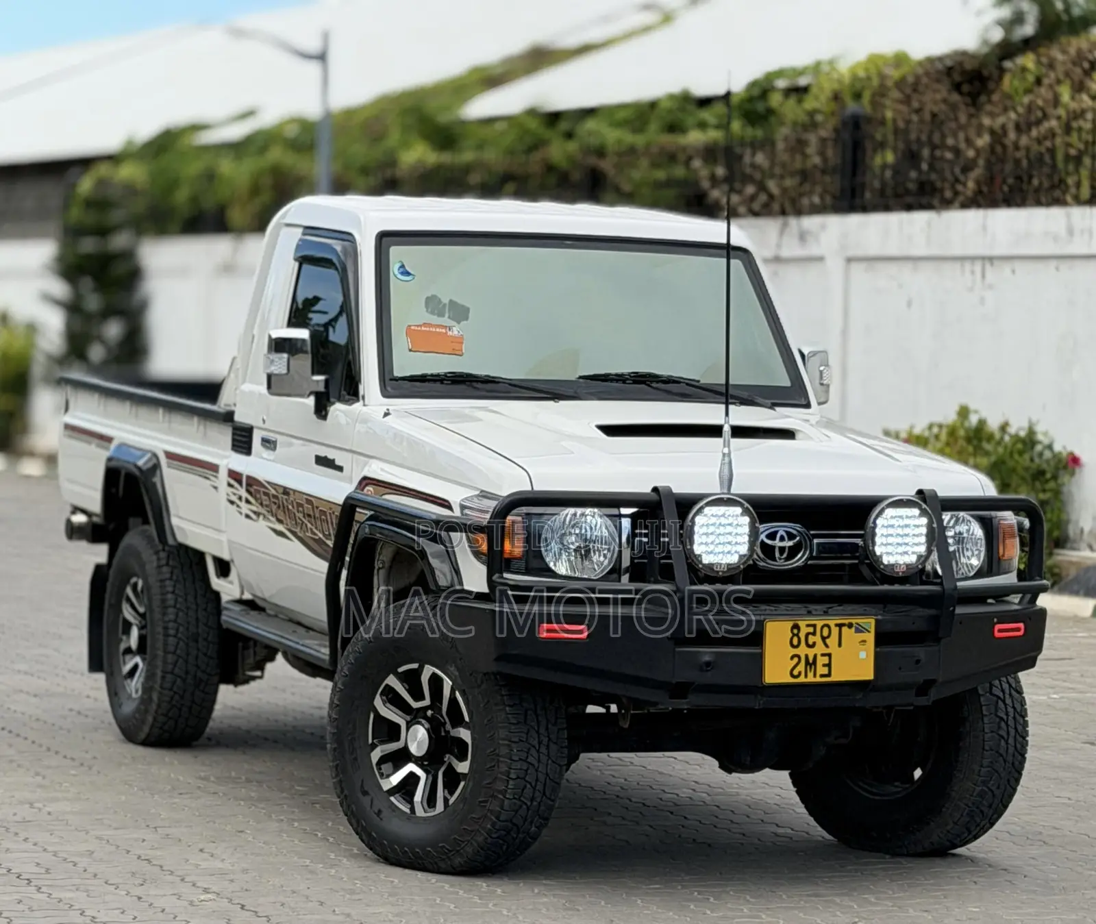Toyota Land Cruiser 2012 White
