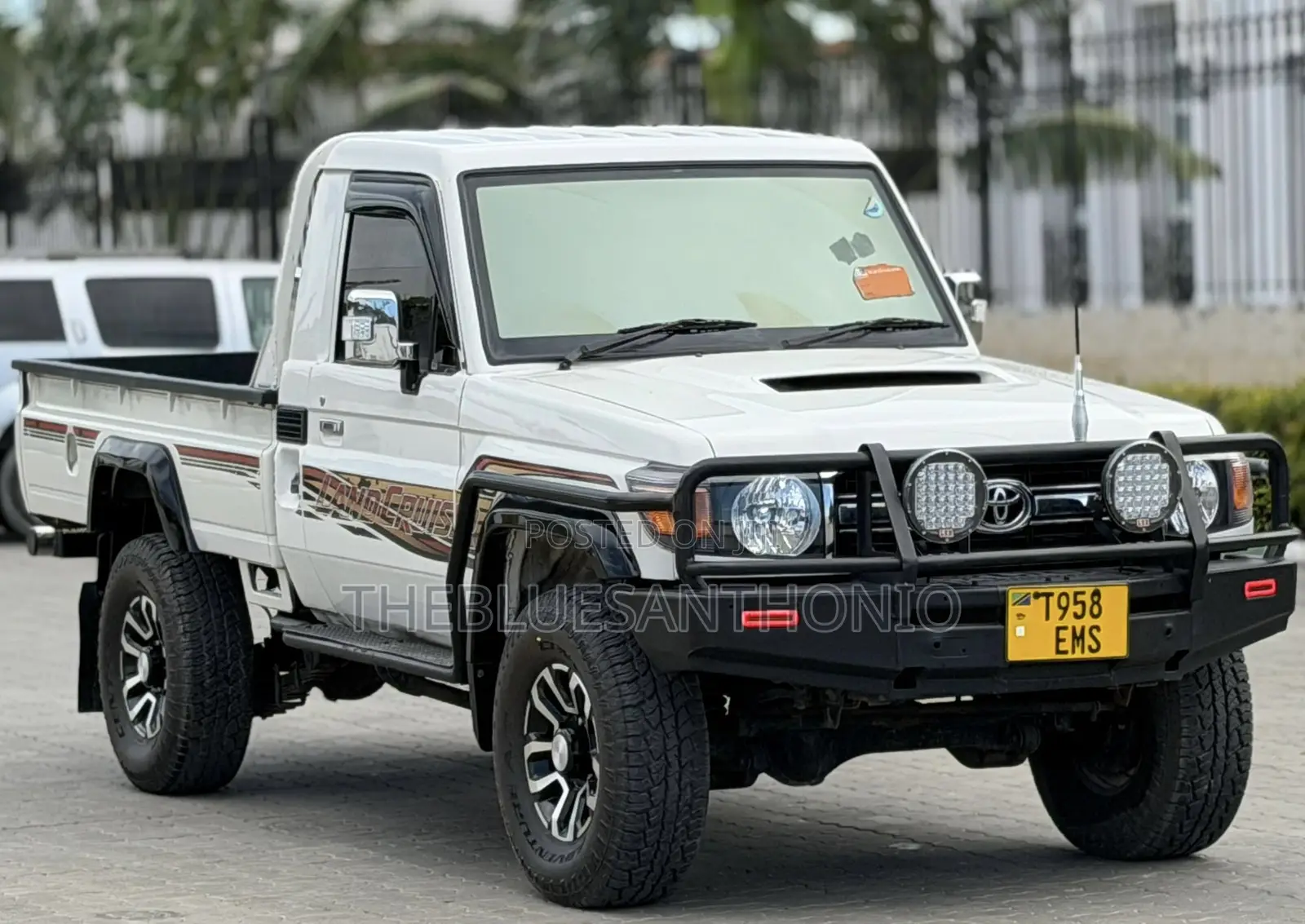 Toyota Land Cruiser 2012 White