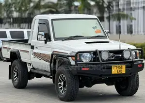 Toyota Land Cruiser 2012 White