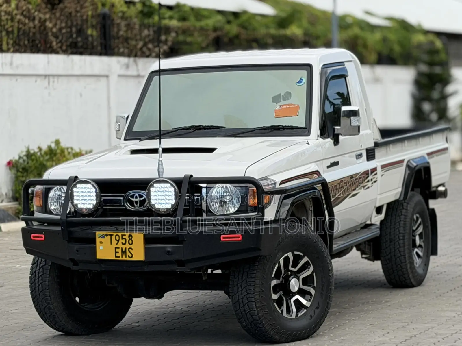 Toyota Land Cruiser 2012 White