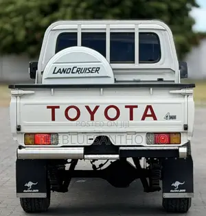 Toyota Land Cruiser 2012 White