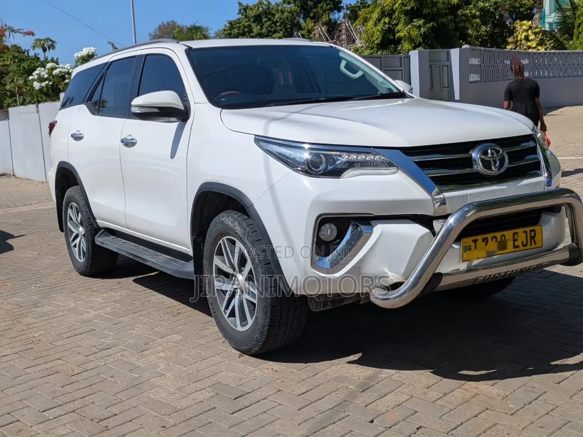 Toyota Fortuner 2.8 D AWD 2019 White