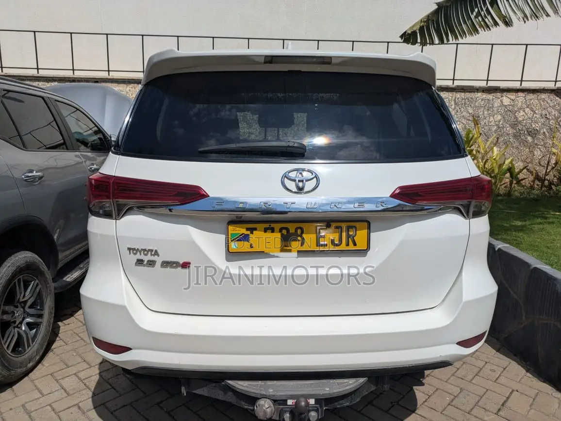Toyota Fortuner 2.8 D AWD 2019 White