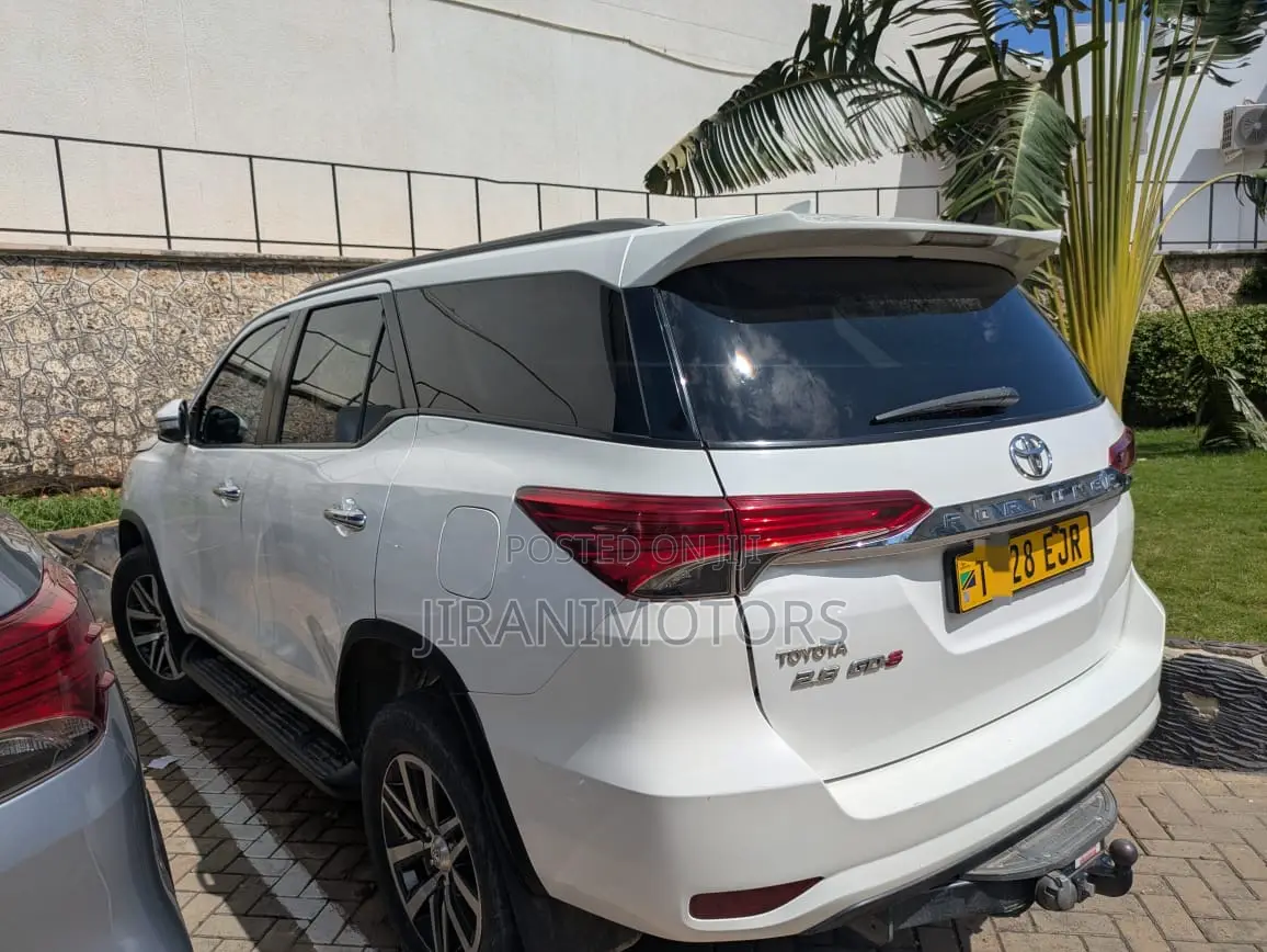 Toyota Fortuner 2.8 D AWD 2019 White