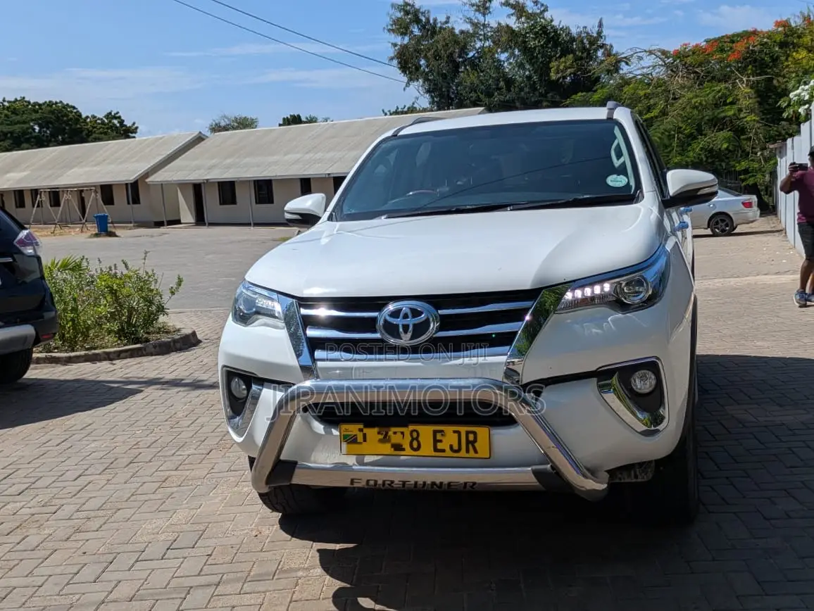 Toyota Fortuner 2.8 D AWD 2019 White