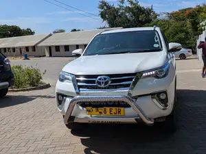 Toyota Fortuner 2.8 D AWD 2019 White