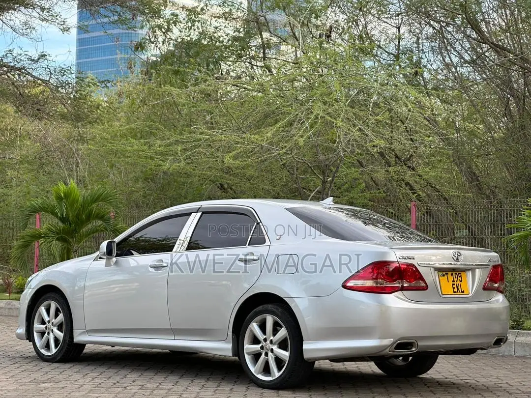 Toyota Crown 2009 Silver