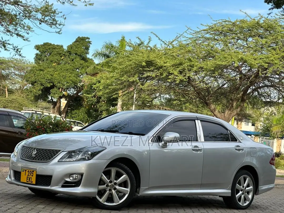 Toyota Crown 2009 Silver
