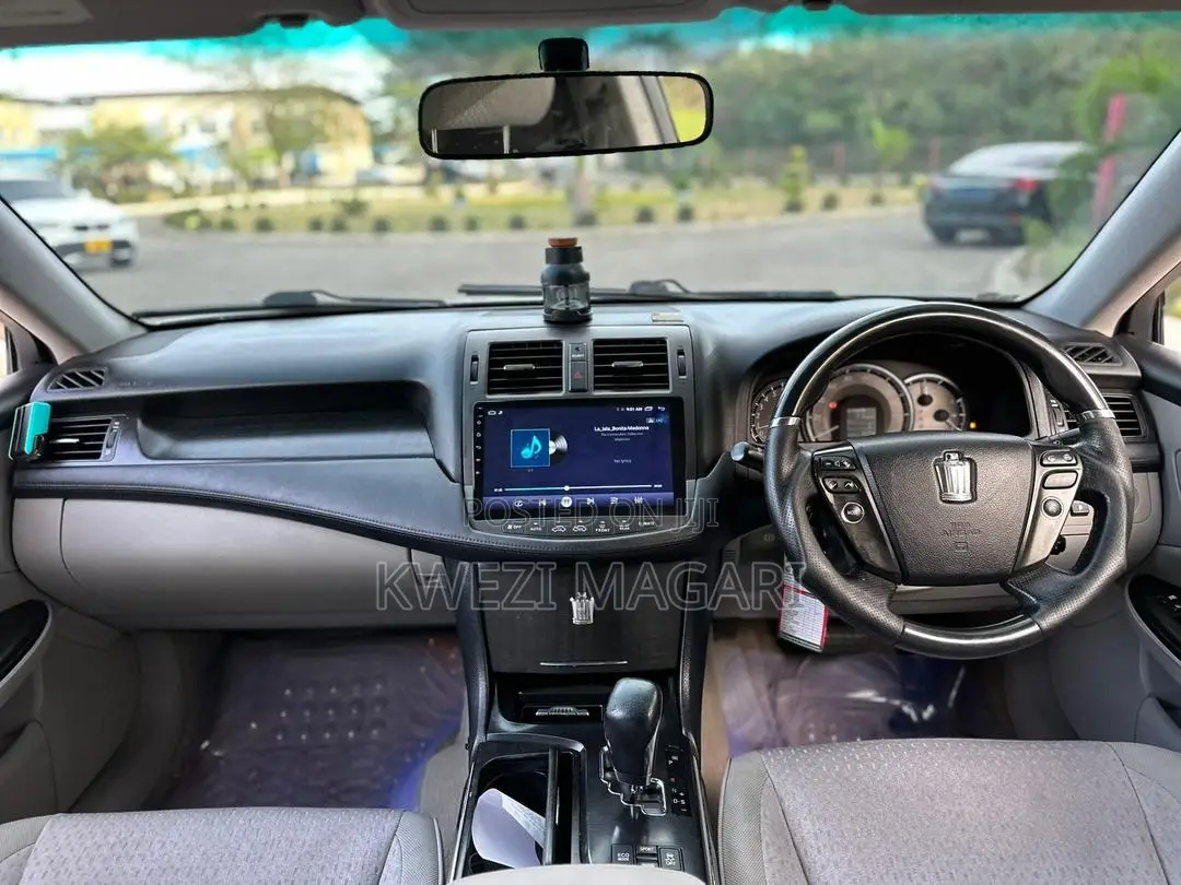 Toyota Crown 2009 Silver