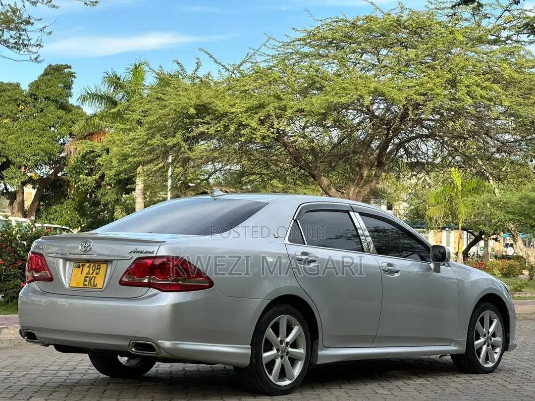 Toyota Crown 2009 Silver