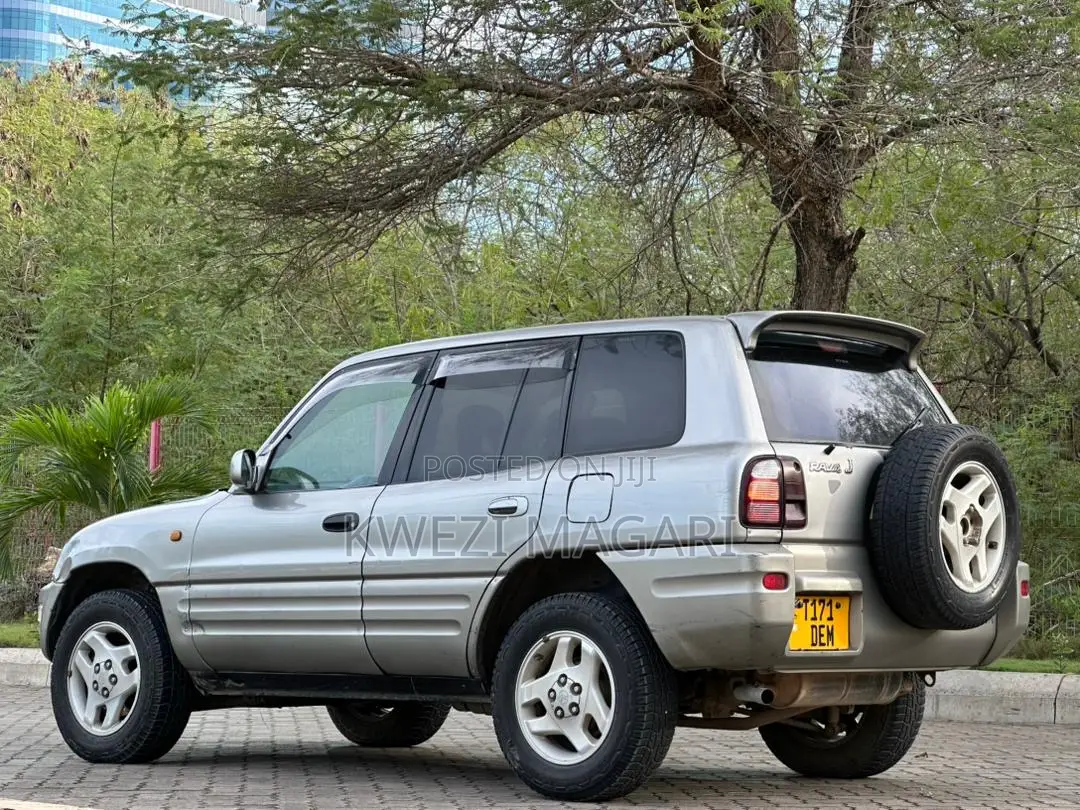 Toyota RAV4 1999 Silver