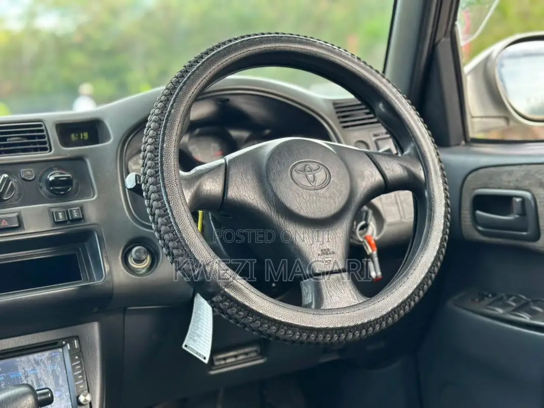Toyota RAV4 1999 Silver