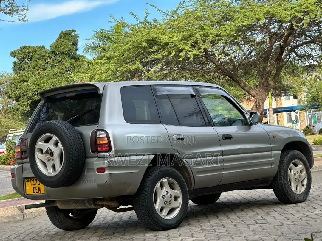 Toyota RAV4 1999 Silver