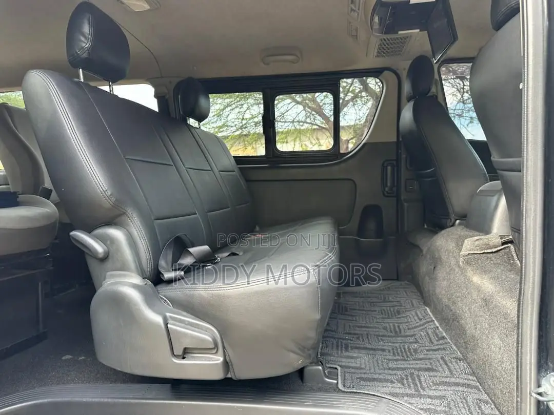 Toyota Quantum 2014