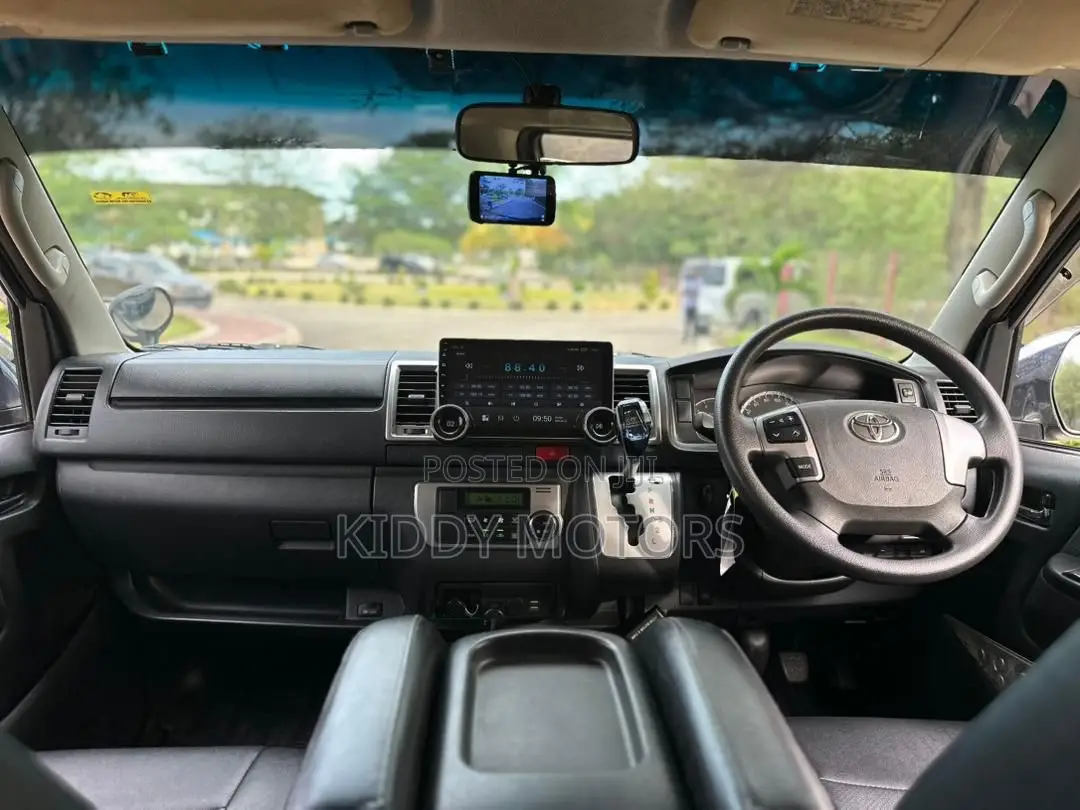 Toyota Quantum 2014
