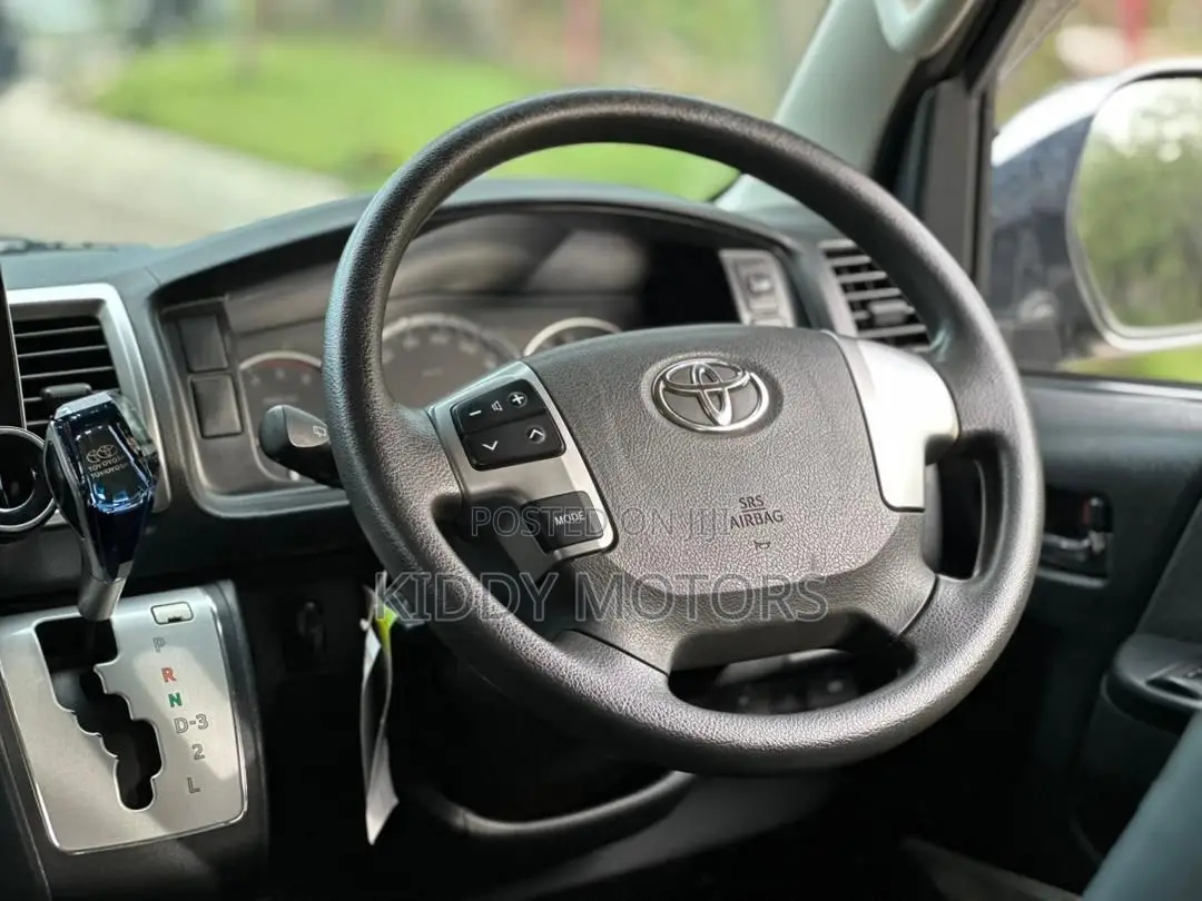 Toyota Quantum 2014