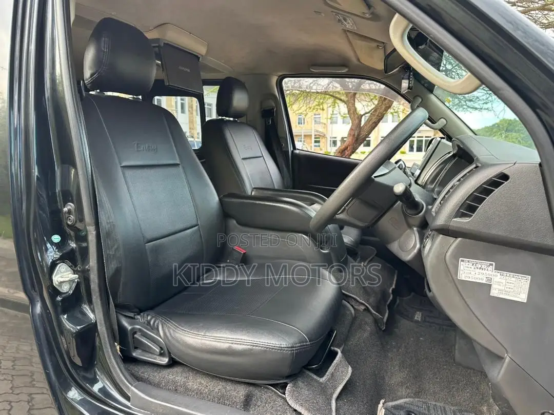Toyota Quantum 2014