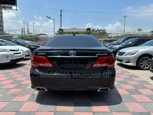 Toyota Crown 2009 Black