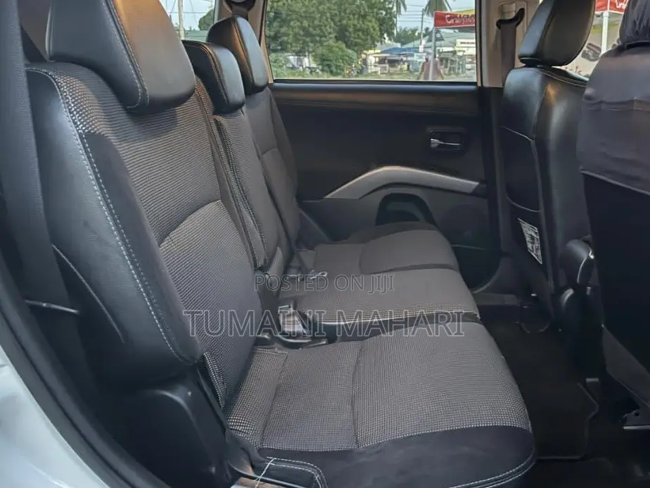 Mitsubishi Outlander 2010 White