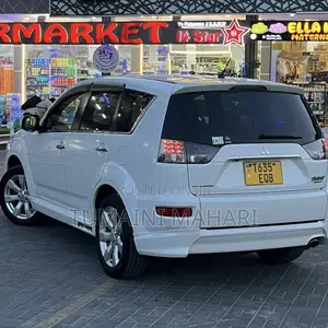Mitsubishi Outlander 2010 White