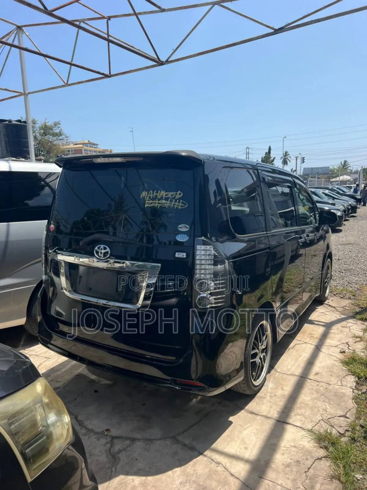 Toyota Noah 2.0 143hp AWD (8 Seater) 2010 Black