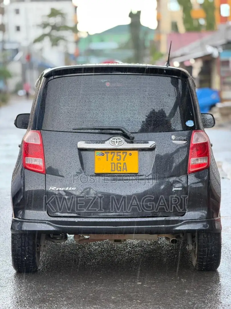 Toyota Ractis 2005 Black