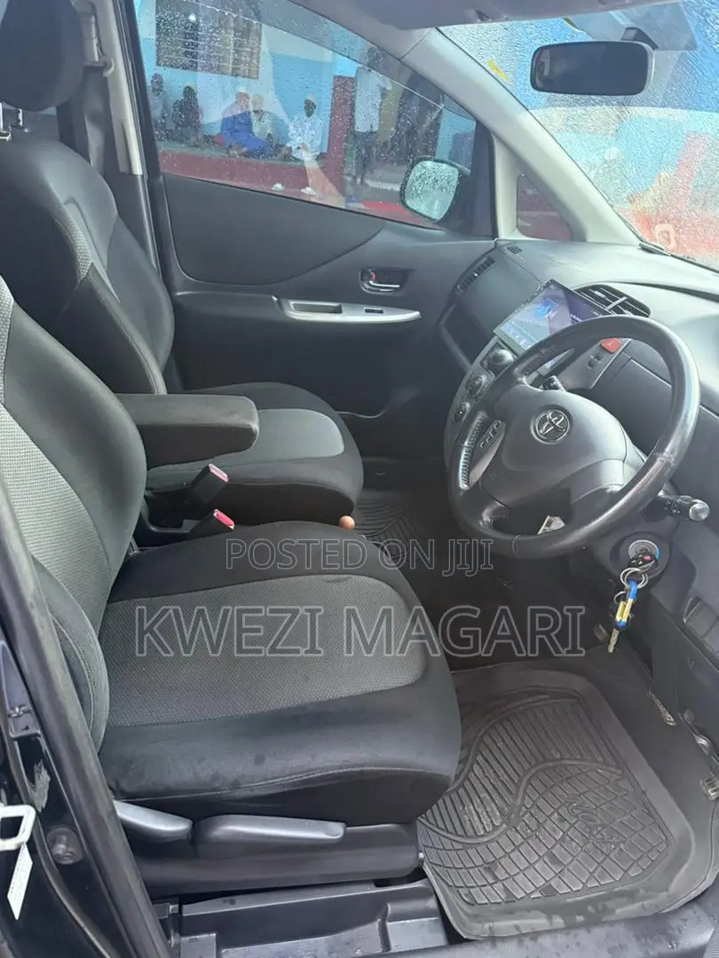 Toyota Ractis 2005 Black