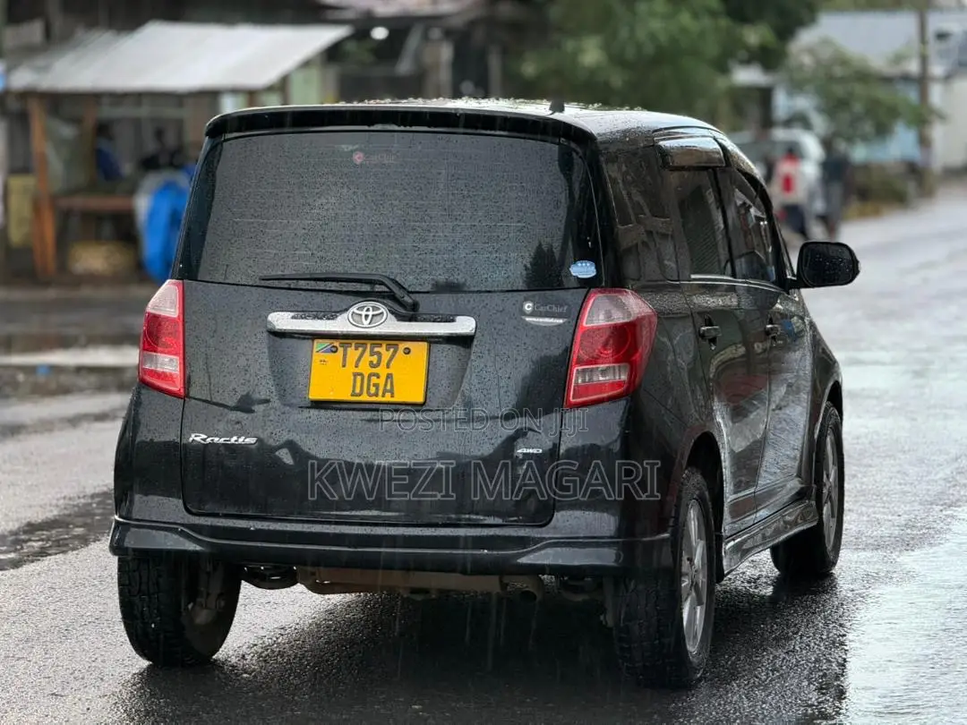 Toyota Ractis 2005 Black