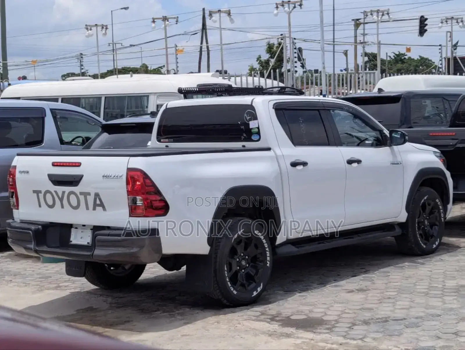 Toyota Hilux Rogue 4x4 2018 White