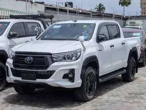 Toyota Hilux Rogue 4x4 2018 White