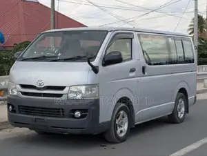 Toyota Quantum 2012 Silver