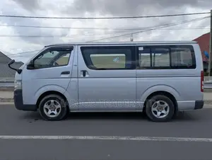 Toyota Quantum 2012 Silver