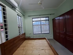 2bdrm Bungalow in Kimara Stop Over for rent