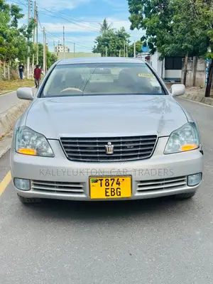 Toyota Crown Royale 2005 Silver