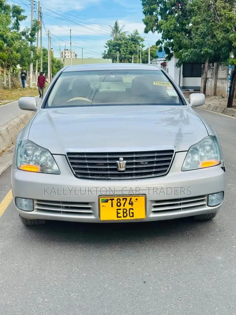 Toyota Crown Royale 2005 Silver