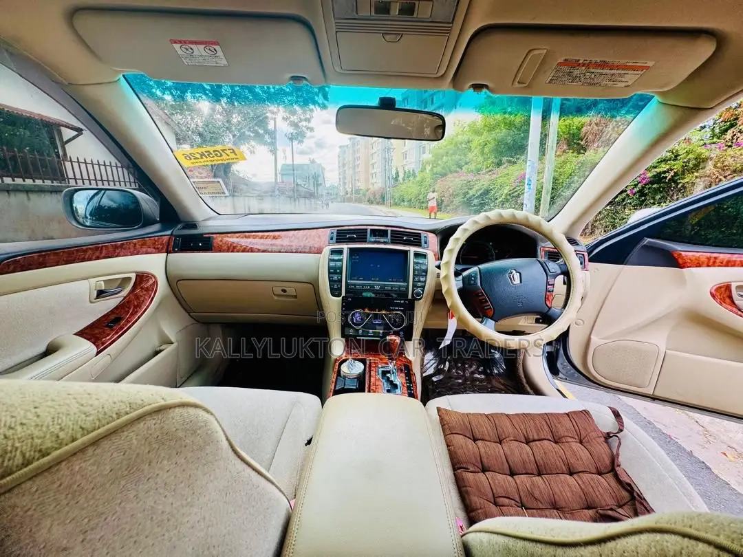 Toyota Crown Royale 2005 Silver