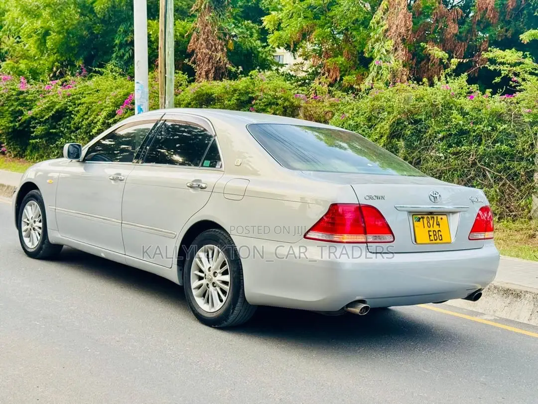 Toyota Crown Royale 2005 Silver