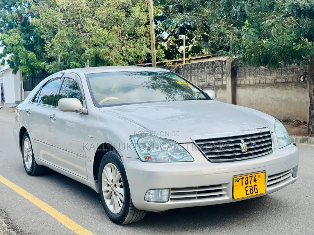 Toyota Crown Royale 2005 Silver