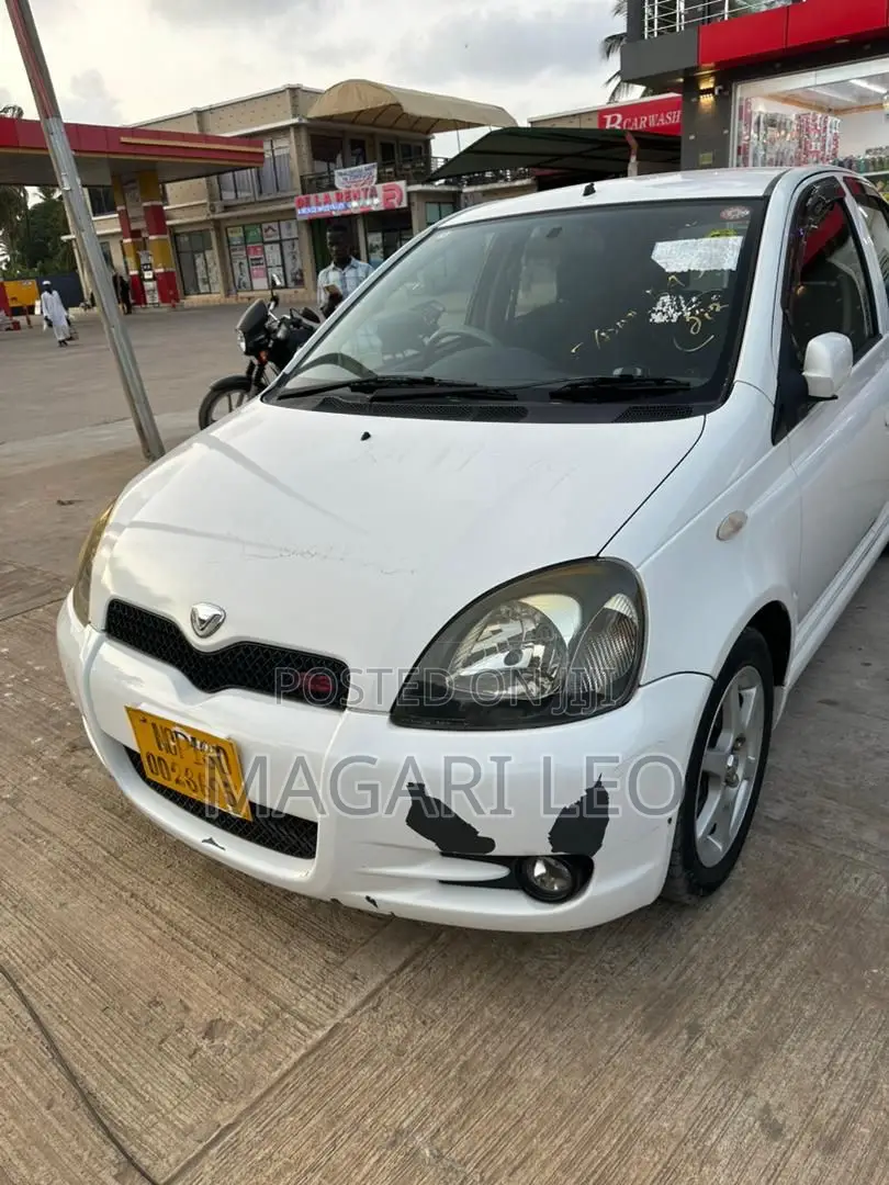 Toyota Vitz 2005 White