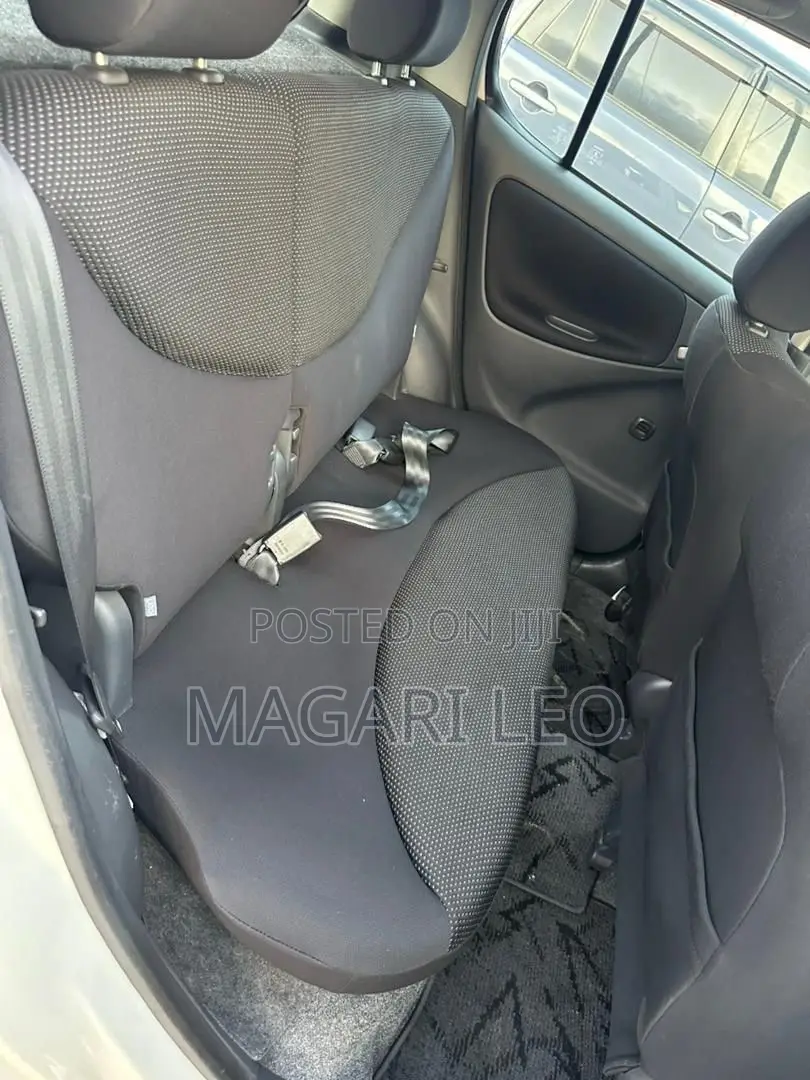 Toyota Vitz 2005 White