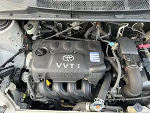 Toyota Vitz 2005 White