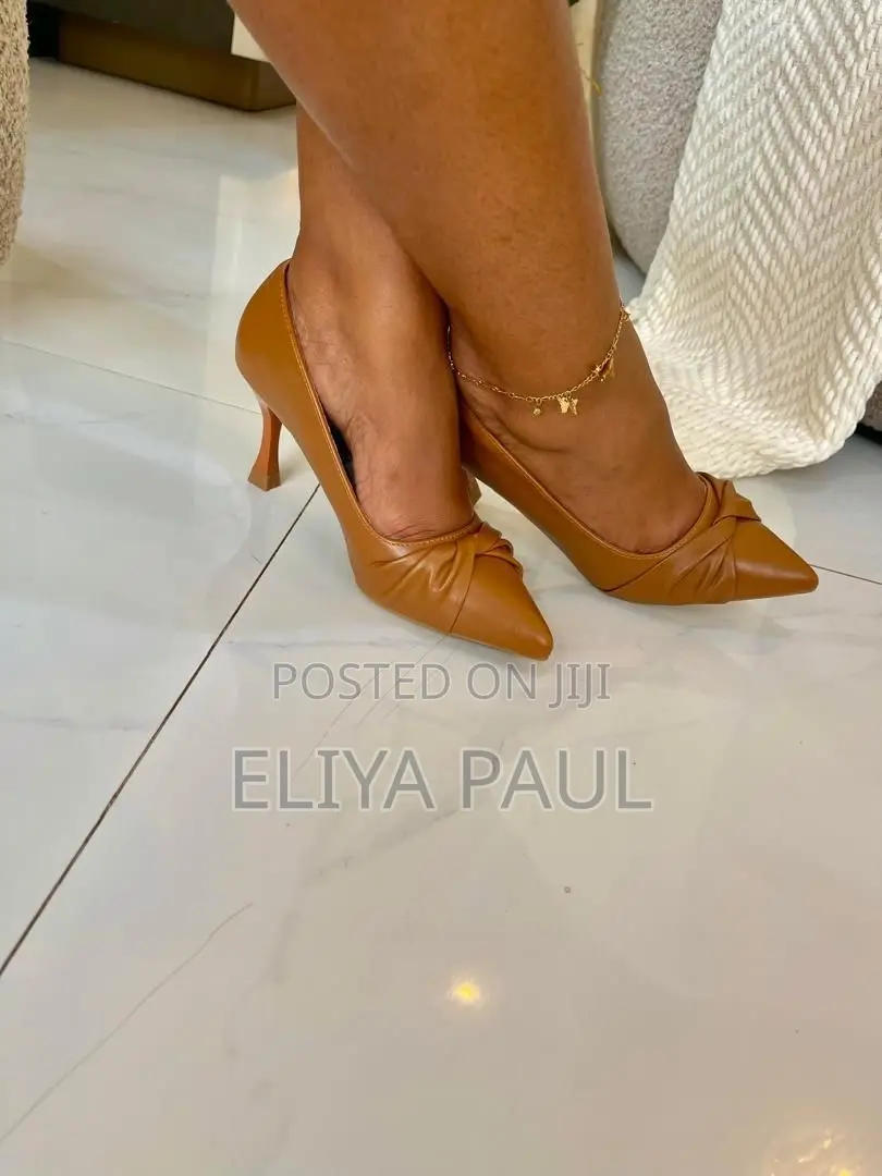 Pointed Toe Kitten Heel