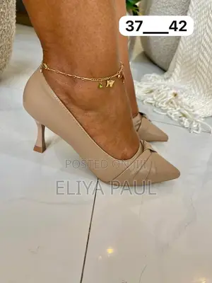 Pointed Toe Kitten Heel