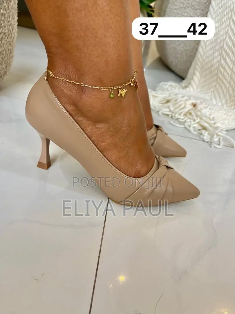 Pointed Toe Kitten Heel