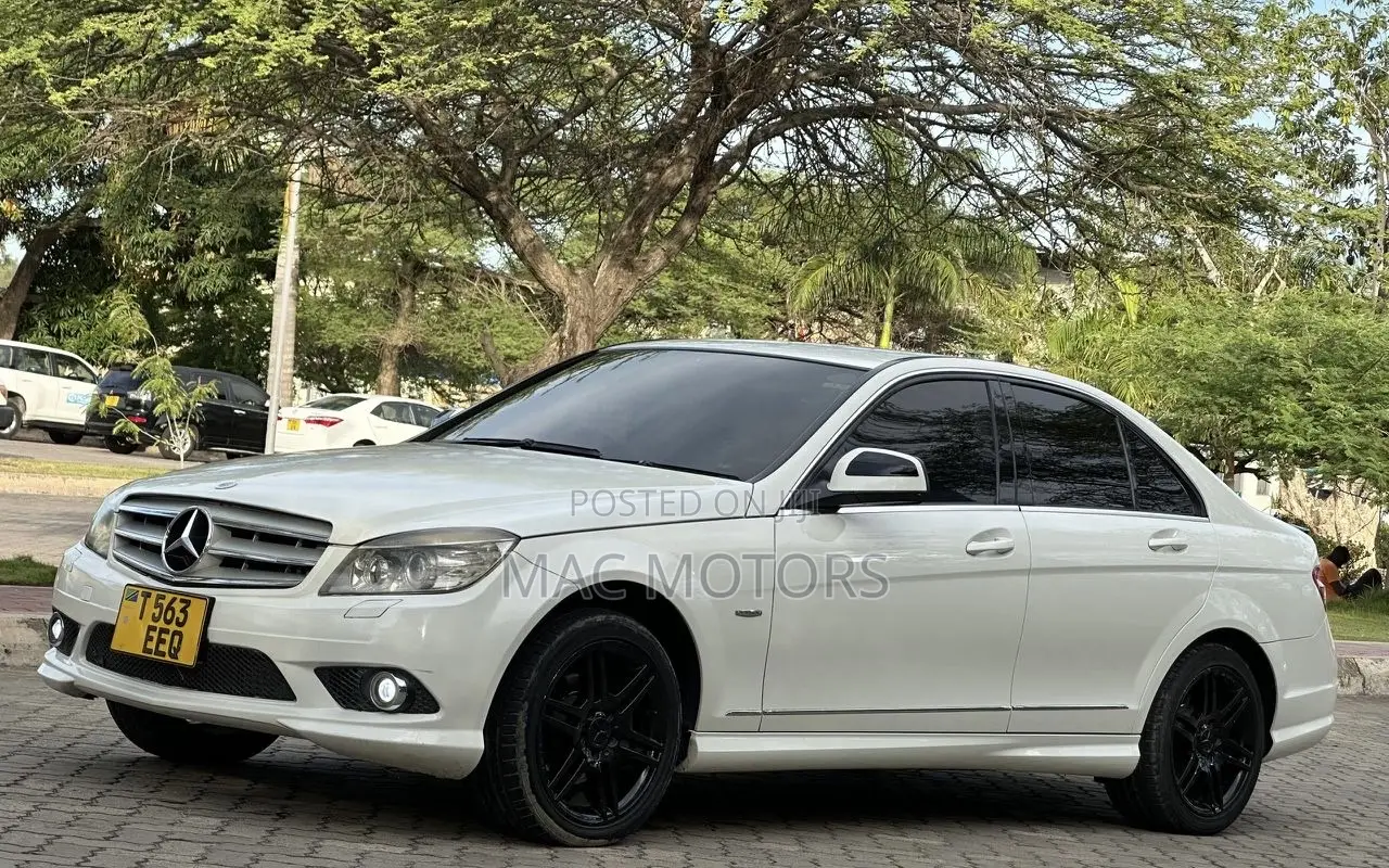 Mercedes-Benz C200 2009 White